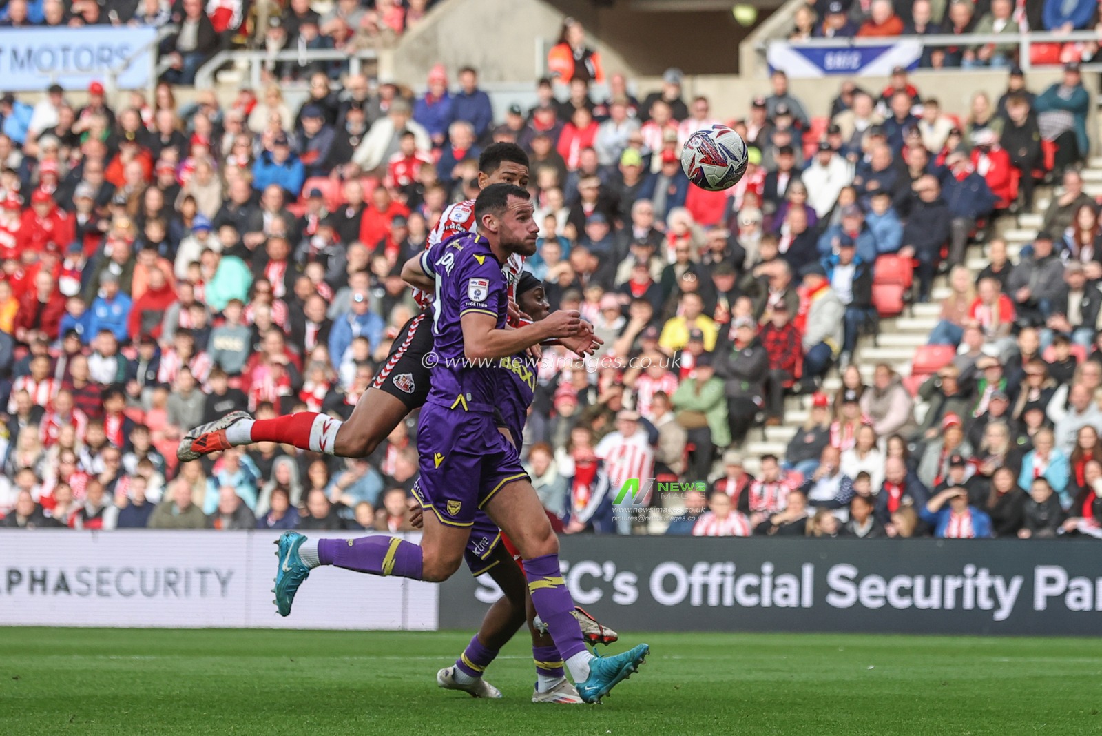 Jobe Bellingham of Sunderland scores to make it 1-0 during the Sky Bet Championship match Sunderland vs Oxford United at Stadium Of Light, Sunderland, United Kingdom, 26th October 2024

(Photo by Alfie Cosgrove/News Images)