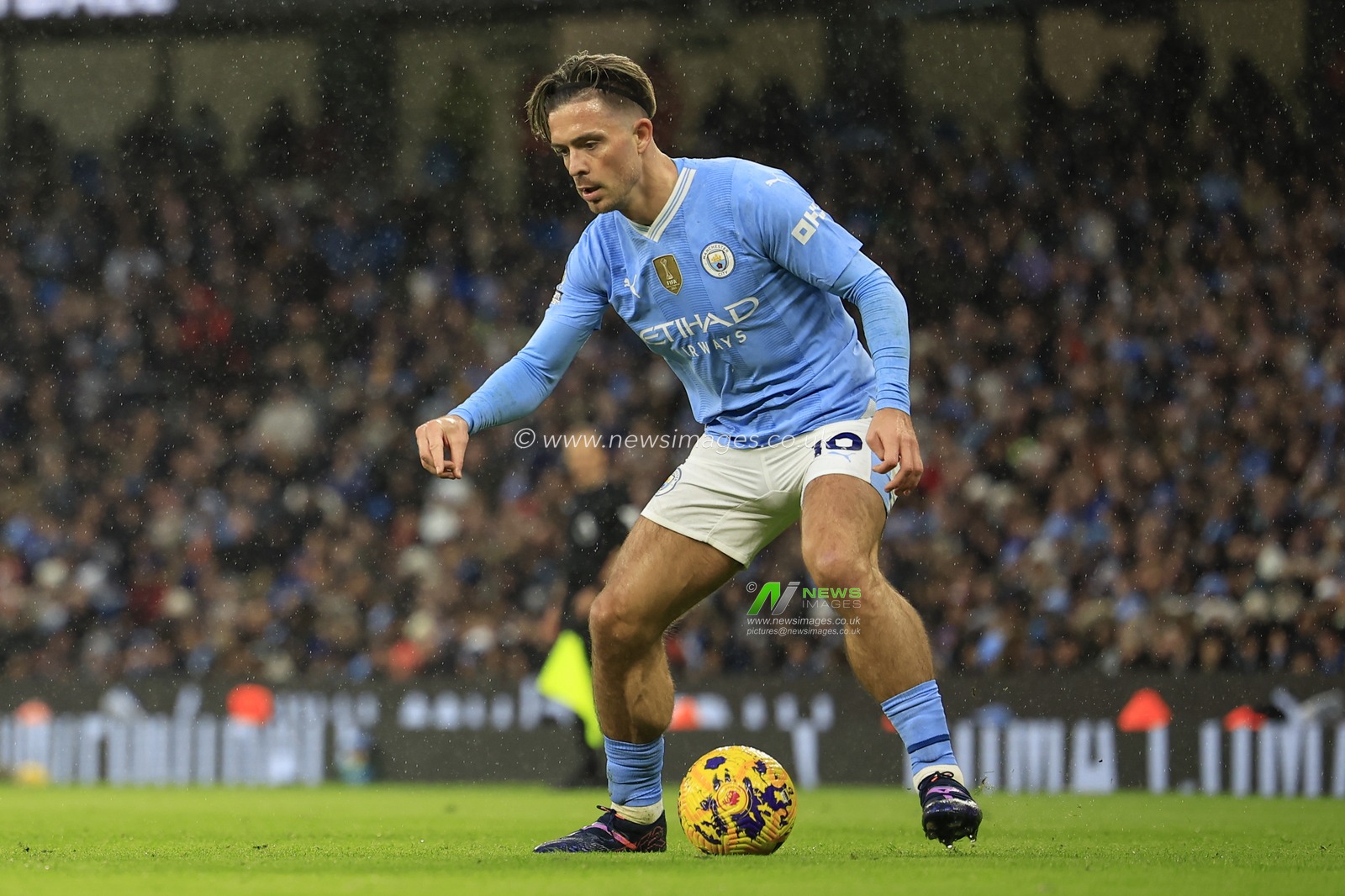 Jack Grealish #10 of Manchester City controls the ball during the Premier League match Manchester City vs Sheffield United at Etihad Stadium, Manchester, United Kingdom, 30th December 2023

(Photo by Conor Molloy/News Images)