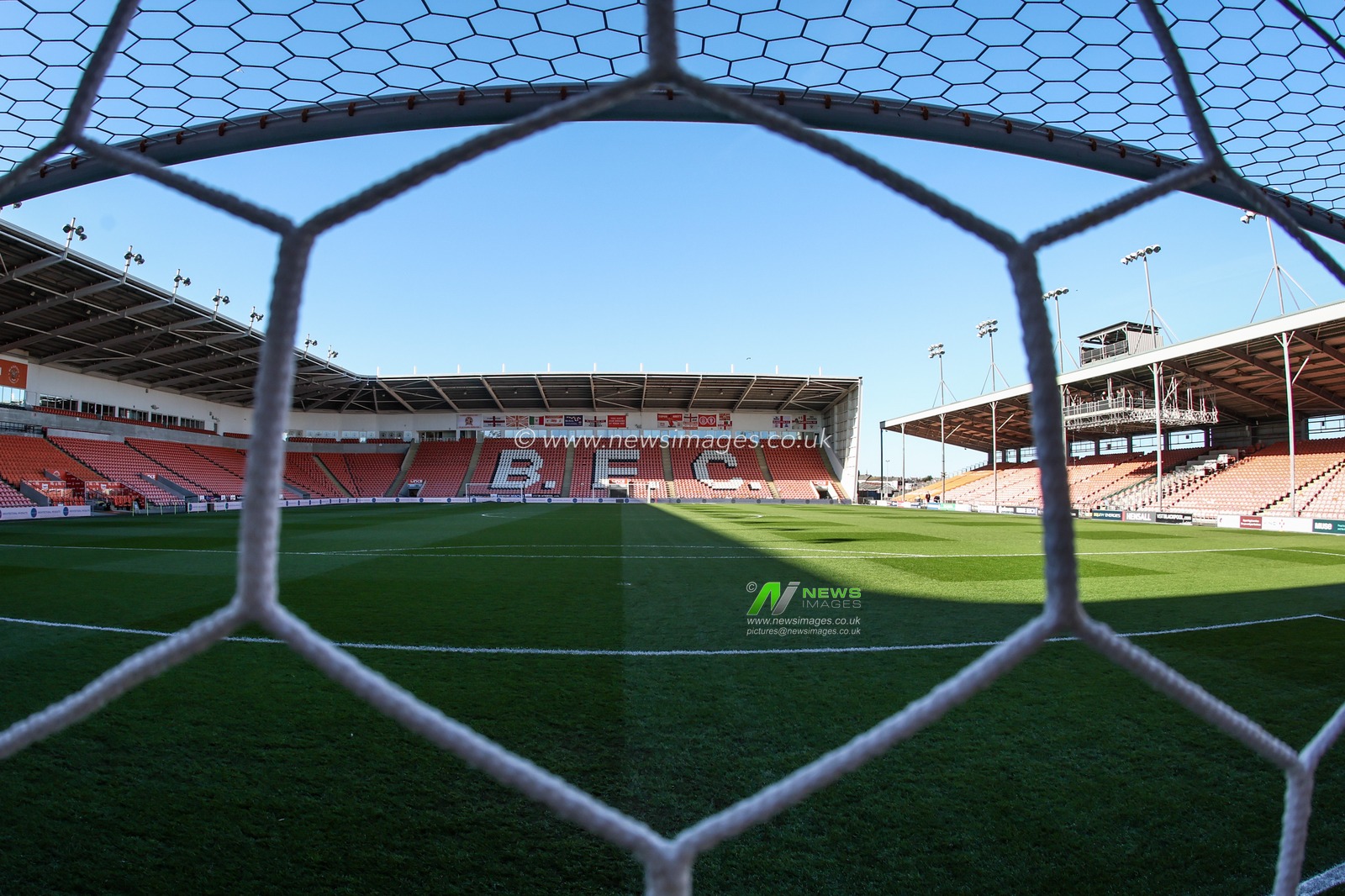 A general view of Bloomfield Road during the Sky Bet League 1 match Blackpool vs Reading at Bloomfield Road, Blackpool, United Kingdom, 1st April 2025

(Photo by Mark Cosgrove/News Images)