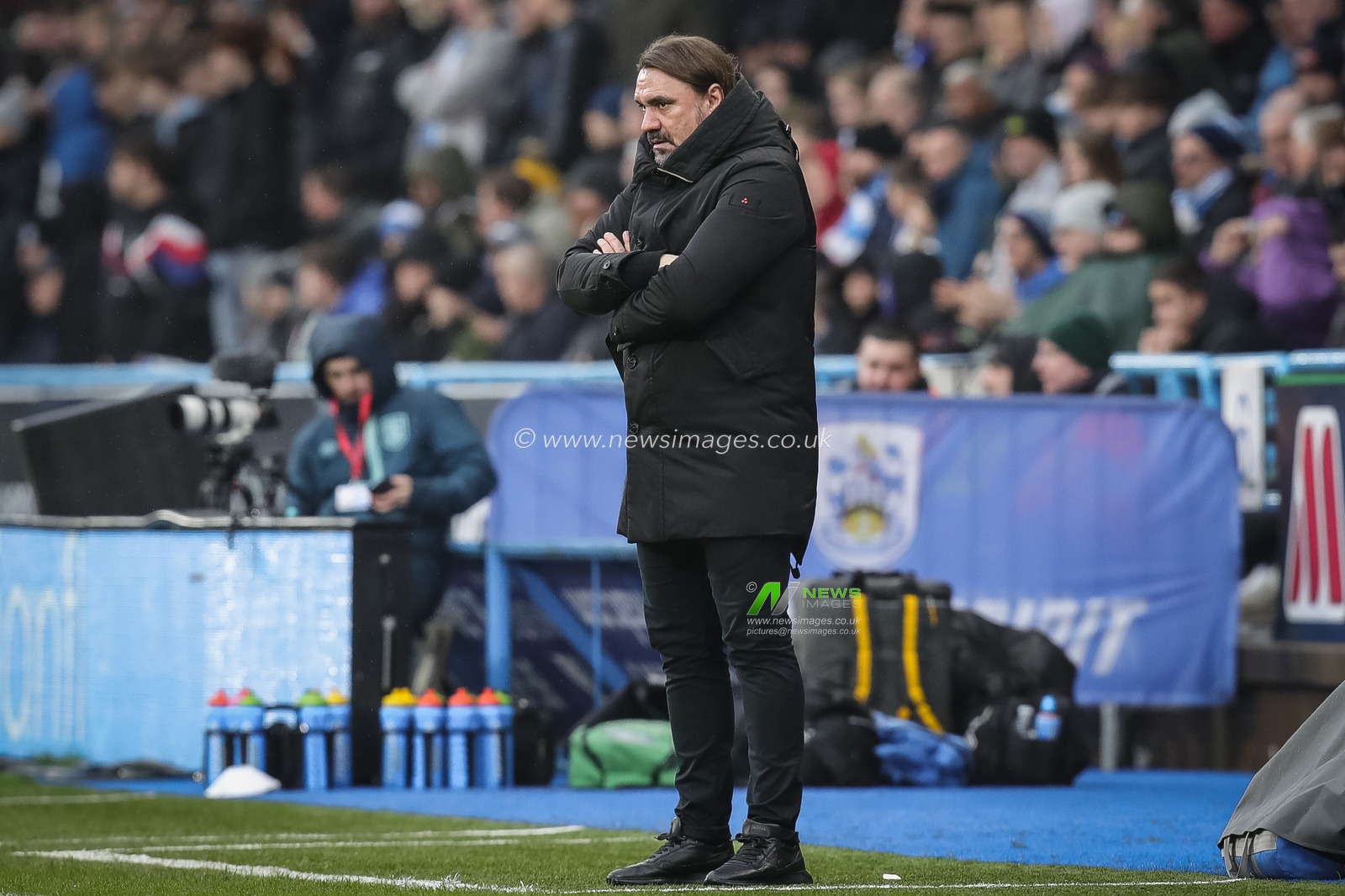 Daniel Farke manager of Leeds United looks on during the Sky Bet Championship match Huddersfield Town vs Leeds United at John Smith's Stadium, Huddersfield, United Kingdom, 2nd March 2024

(Photo by James Heaton/News Images)