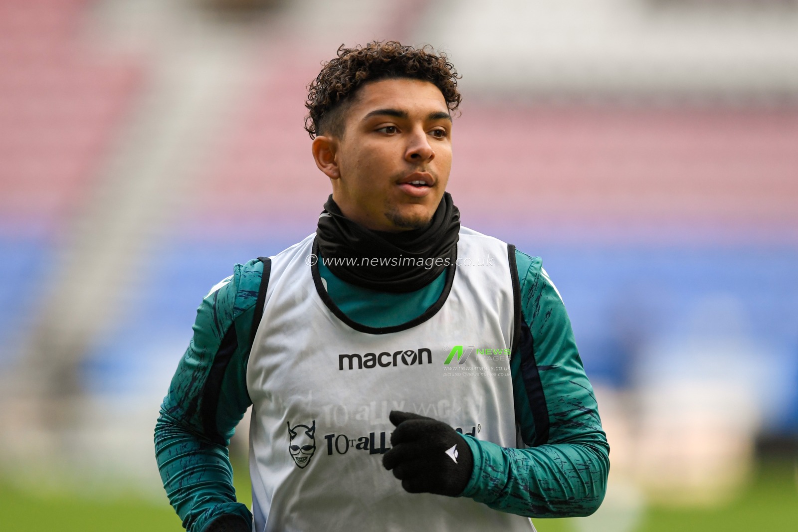 Tyrhys Dolan #10 of Blackburn Rovers warming up before the game