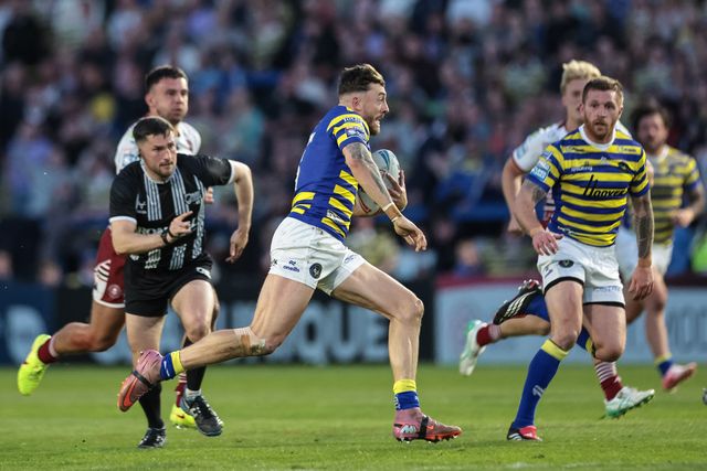 Matty Ashton of Warrington Wolves breaks with the ball during the Betfred Super League round 9 match Warrington Wolves vs Wigan Warriors at The Halliwell Jones Stadium, Warrington, United Kingdom on 24 April 2026

(Photo by Mark Cosgrove/News Images)