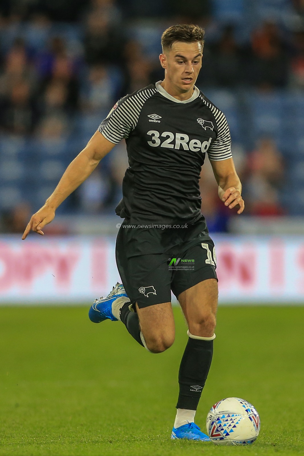 5th August 2019, John Smiths Stadium, Huddersfield England; Sky Bet Championship, Huddersfield Town vs Derby County ; Tom Lawrence (10) of Derby County in action during the game 


Credit: Mark Cosgrove/News Images

English Football League images are subject to DataCo Licence