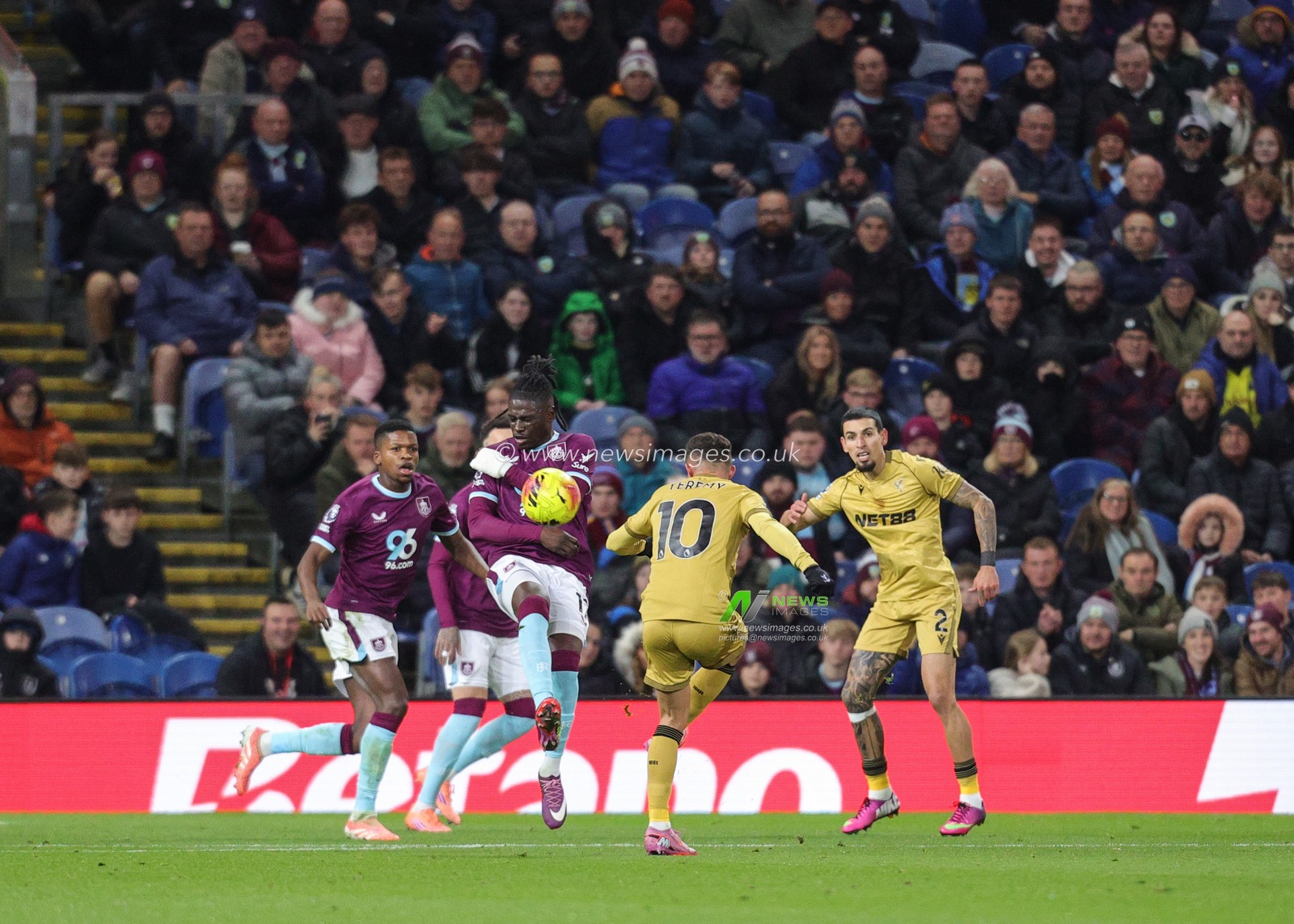 Yeremi Pino of Crystal Palace shoots on goal during the Premier League match Burnley vs Crystal Palace at Turf Moor, Burnley, United Kingdom, 3rd December 2025

(Photo by Richard Bierton/News Images)

*** GER AUT SUI OUT ***