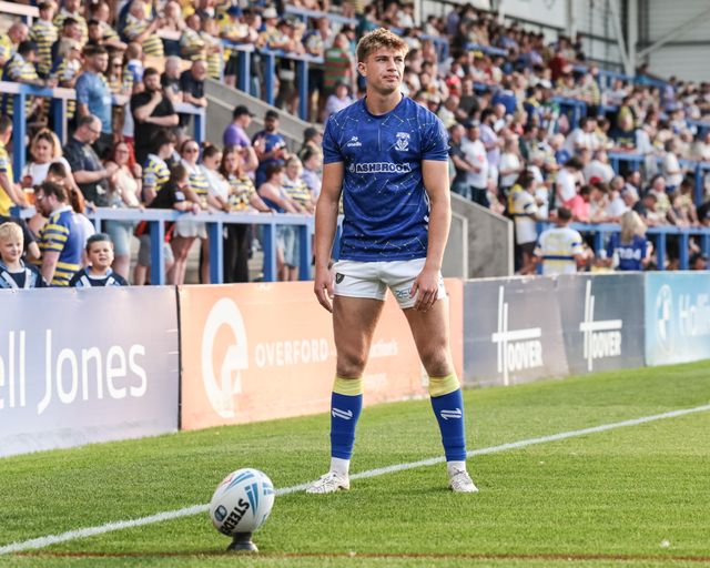 Ewan Irwin of Warrington Wolves in the pre-game warm up during the Betfred Super League round 23 match Warrington Wolves vs York Knights at The Halliwell Jones Stadium, Warrington, United Kingdom on 13 August 2026

(Photo by Mark Cosgrove/News Images)