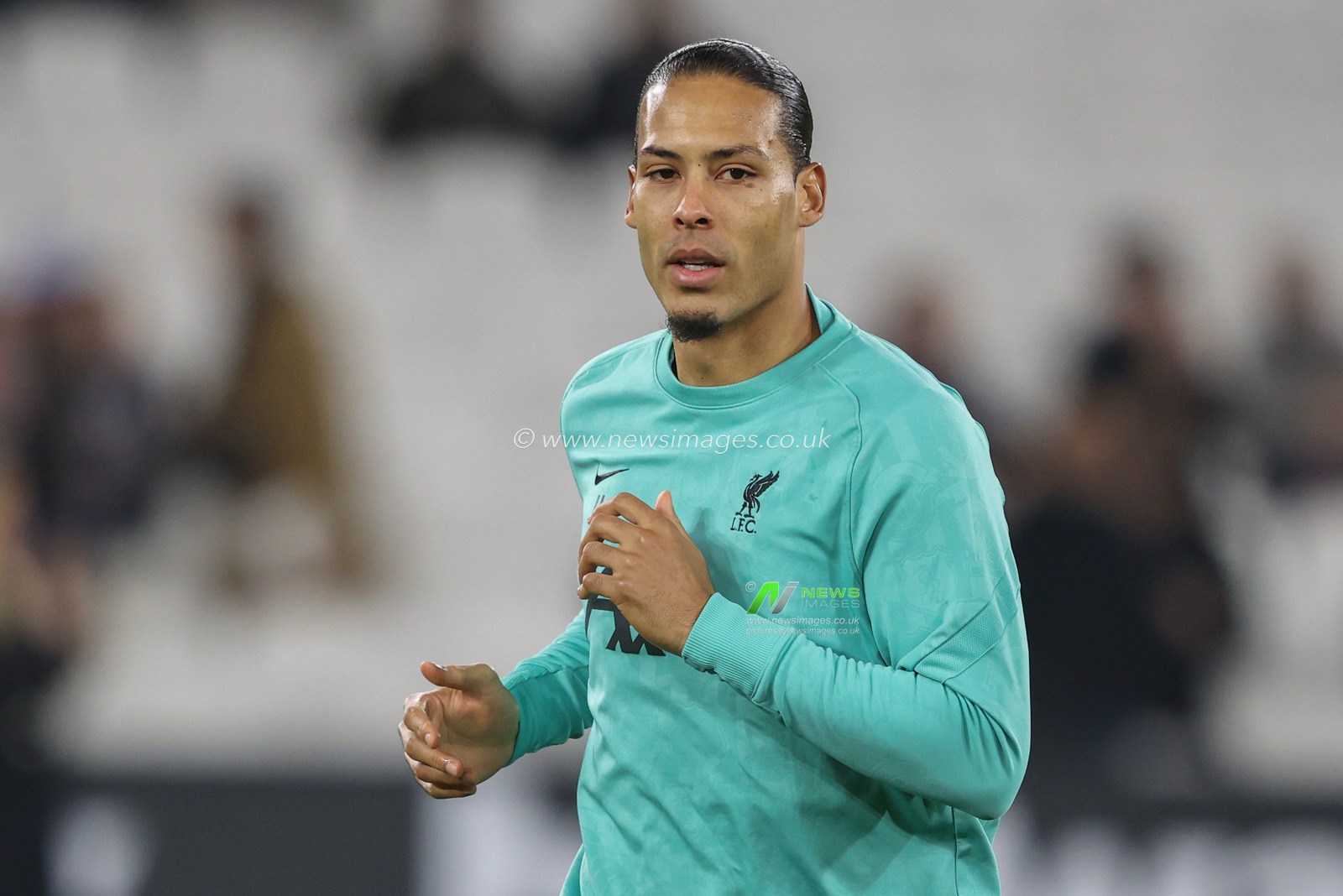 Virgil van Dijk of Liverpool in the pregame warmup session during the Premier League match West Ham United vs Liverpool at London Stadium, London, United Kingdom, 29th December 2024

(Photo by Alfie Cosgrove/News Images)