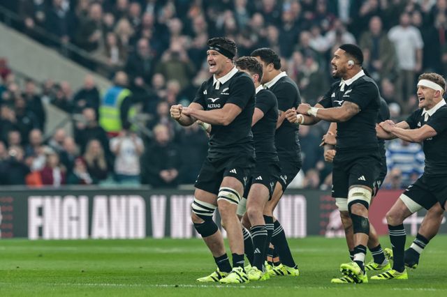 New Zealand perform the Haka before the game during the Quilter Nations Series 2025 match England vs New Zealand at Allianz Stadium, Twickenham, United Kingdom, 15th November 2025

(Photo by Mark Cosgrove/News Images)

*** GER AUT SUI OUT ***