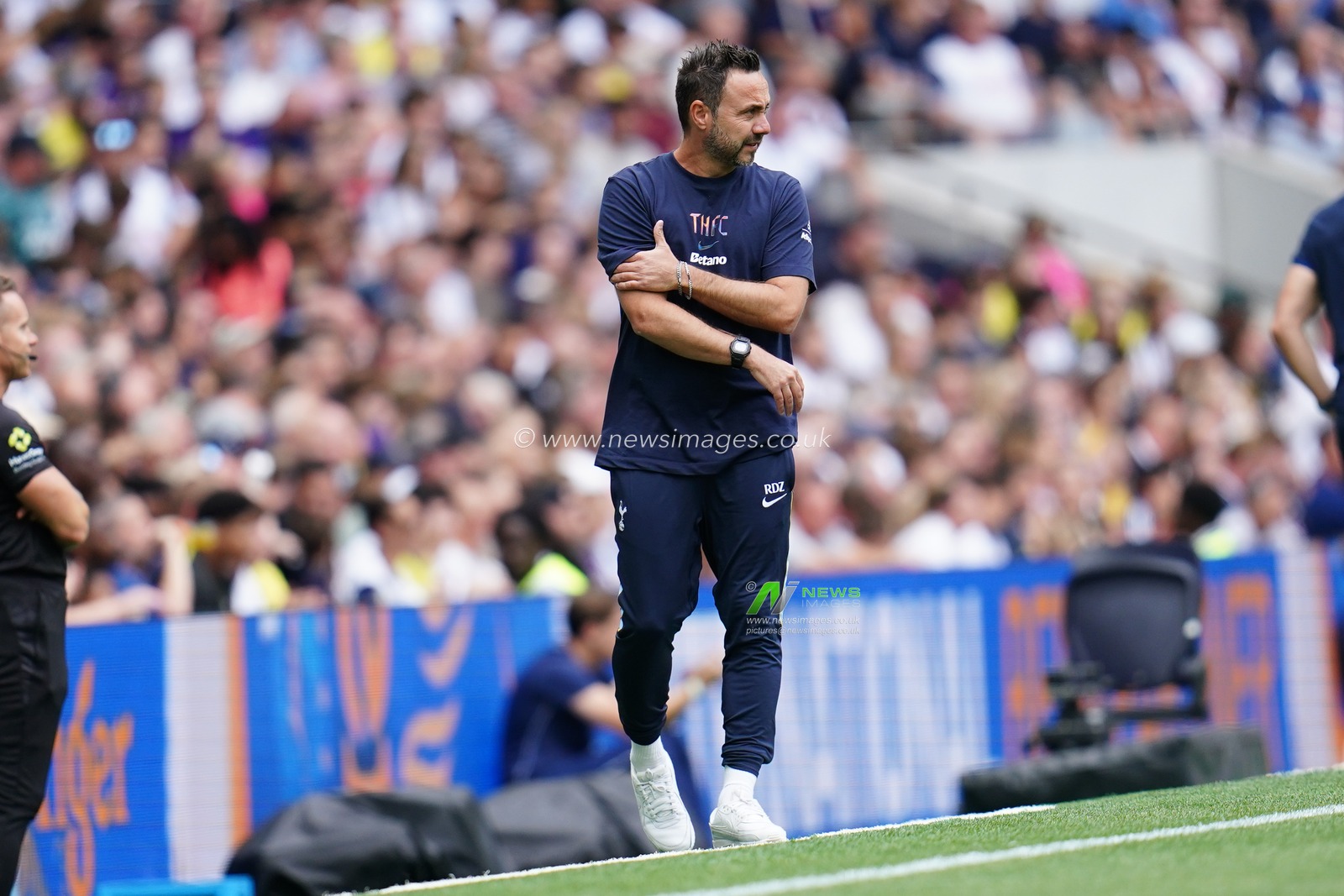 Roberto De Zerbi manager of Tottenham Hotspur during the pre-season friendly match Tottenham Hotspur vs Hoffenheim at Tottenham Hotspur Stadium, London, United Kingdom on 15 August 2026

(Photo by Harvey Murphy/News Images)