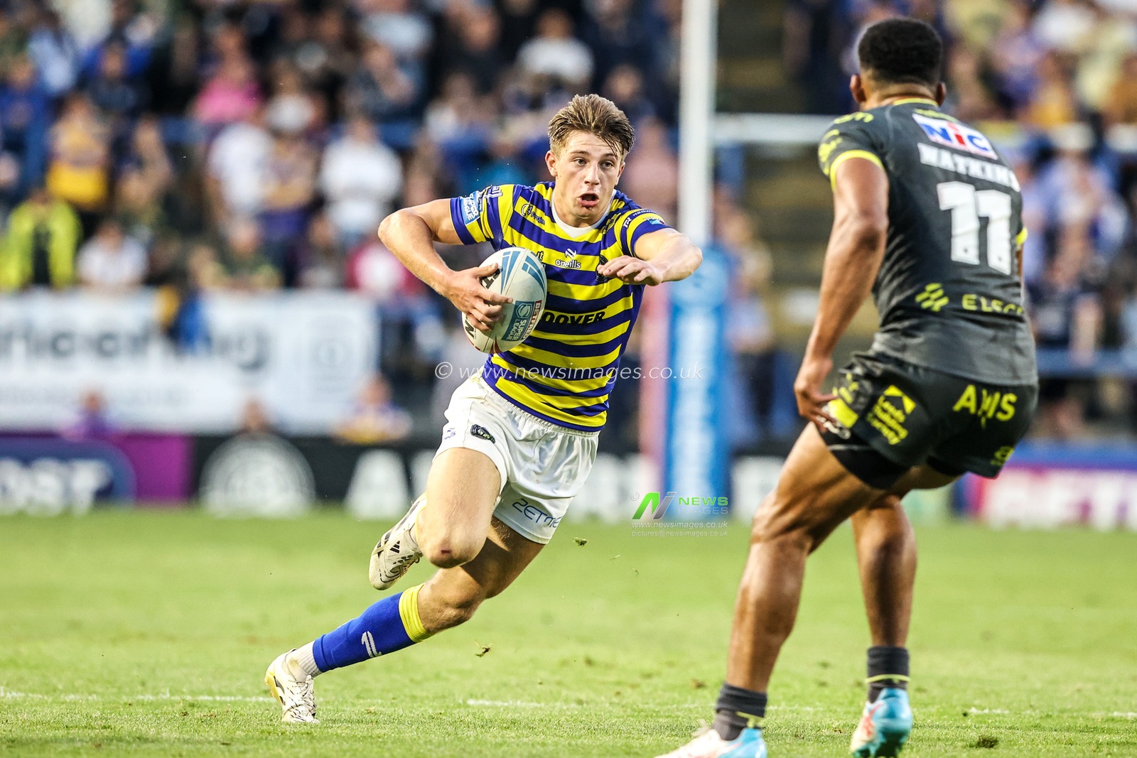 Ewan Irwin of Warrington Wolves breaks with the ball during the Betfred Super League round 15 match Warrington Wolves vs Leeds Rhinos at The Halliwell Jones Stadium, Warrington, United Kingdom on 18 June 2026

(Photo by Alfie Cosgrove/News Images)
