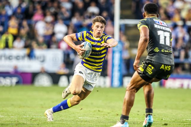 Ewan Irwin of Warrington Wolves breaks with the ball during the Betfred Super League round 15 match Warrington Wolves vs Leeds Rhinos at The Halliwell Jones Stadium, Warrington, United Kingdom on 18 June 2026

(Photo by Alfie Cosgrove/News Images)