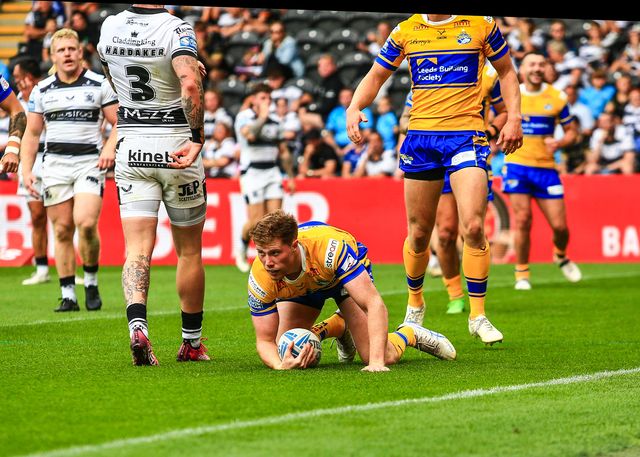Morgan Gannon of Leeds Rhinos goes over for a try  during the Betfred Super League Round 24 match Hull FC vs Leeds Rhinos at MKM Stadium, Hull, United Kingdom, 30th August 2025

(Photo by Richard Bierton/News Images)