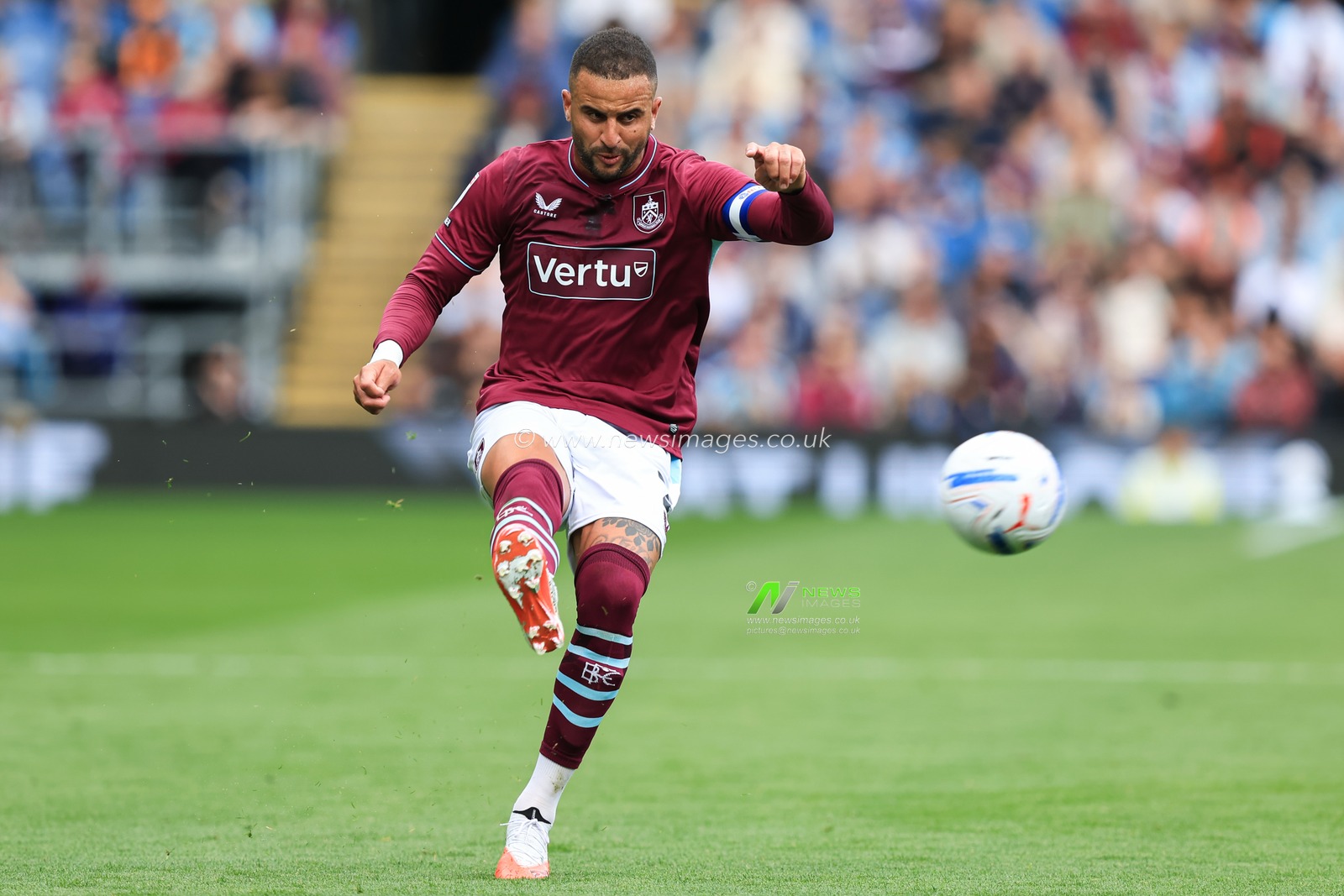 Kyle Walker of Burnley with ball at his feet during the Sky Bet Championship match Burnley vs West Ham United at Turf Moor, Burnley, United Kingdom on 16 August 2026

(Photo by Jorge Horsted/News Images)