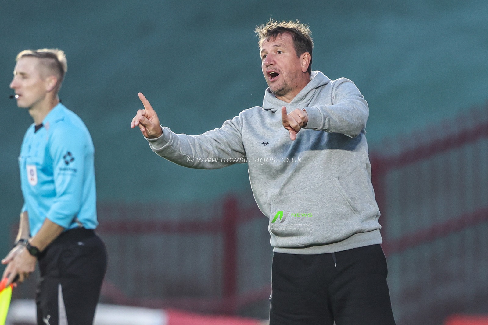 Daniel Stendel manager of Barnsley gives his team instructions during the Carabao Cup round 2 match Barnsley vs Crewe Alexandra at Oakwell, Barnsley, United Kingdom on 25 August 2026

(Photo by Alfie Cosgrove/News Images)