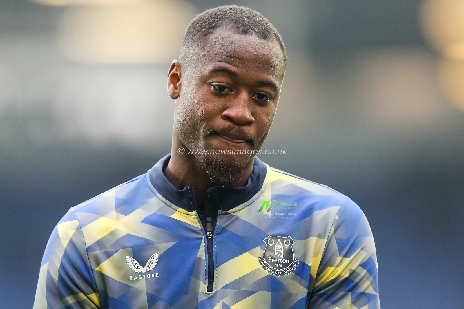 Martin Sherif of Everton warms up prior to the Premier League match Everton vs Tottenham Hotspur at Goodison Park, Liverpool, United Kingdom, 19th January 2025

(Photo by Gareth Evans/News Images)