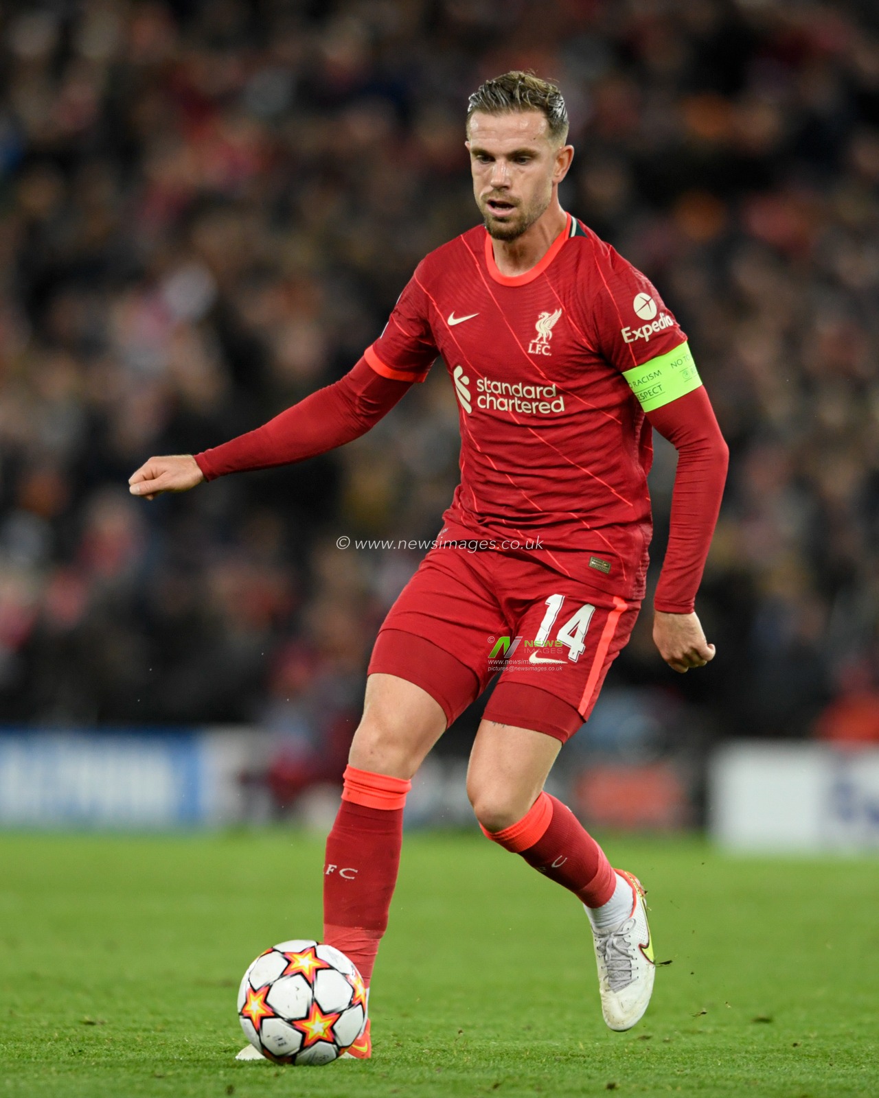Jordan Henderson #14 of Liverpool runs with the ball