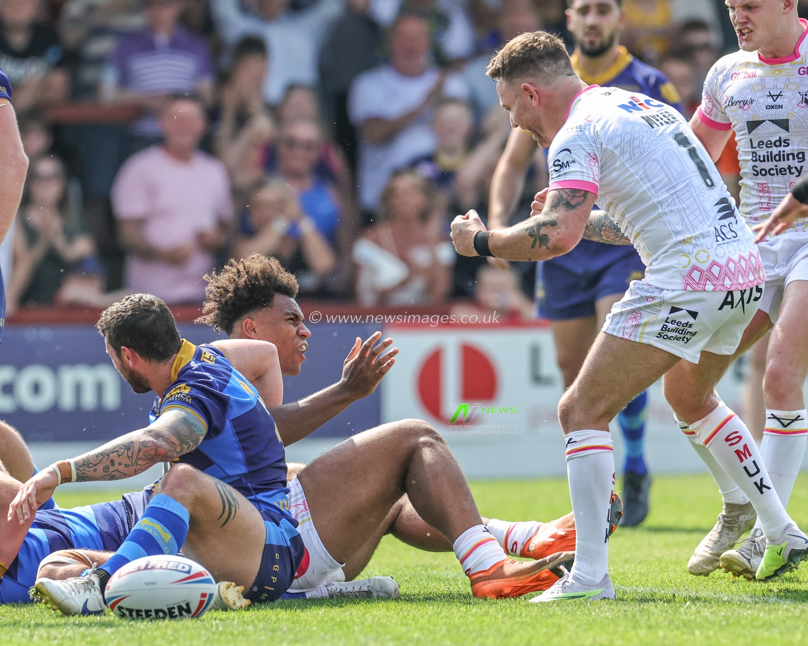 Leon Ruan #31 of Leeds Rhinos celebrates their try on his debut during the Betfred Super League Round 15 match Wakefield Trinity vs Leeds Rhinos at The Be Well Support Stadium, Wakefield, United Kingdom, 11th June 2023

(Photo by Mark Cosgrove/News Images)