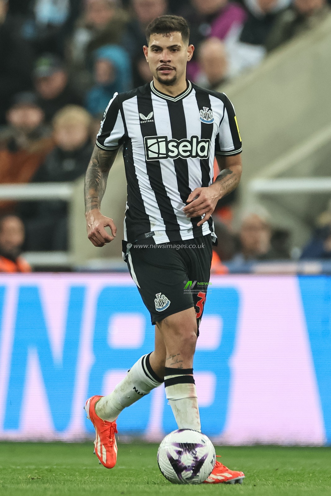 Bruno GuimarÃ£es of Newcastle United with the ball during the Premier League match Newcastle United vs Everton at St. James's Park, Newcastle, United Kingdom, 2nd April 2024

(Photo by Mark Cosgrove/News Images)