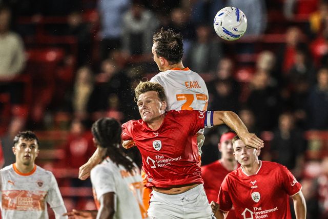 Cameron McGeehan of Barnsley battles with former teammate Josh Earl of Blackpool for the high ball during the Sky Bet League One match Barnsley vs Blackpool at Oakwell, Barnsley, United Kingdom on 02 September 2026

(Photo by Alfie Cosgrove/News Images)