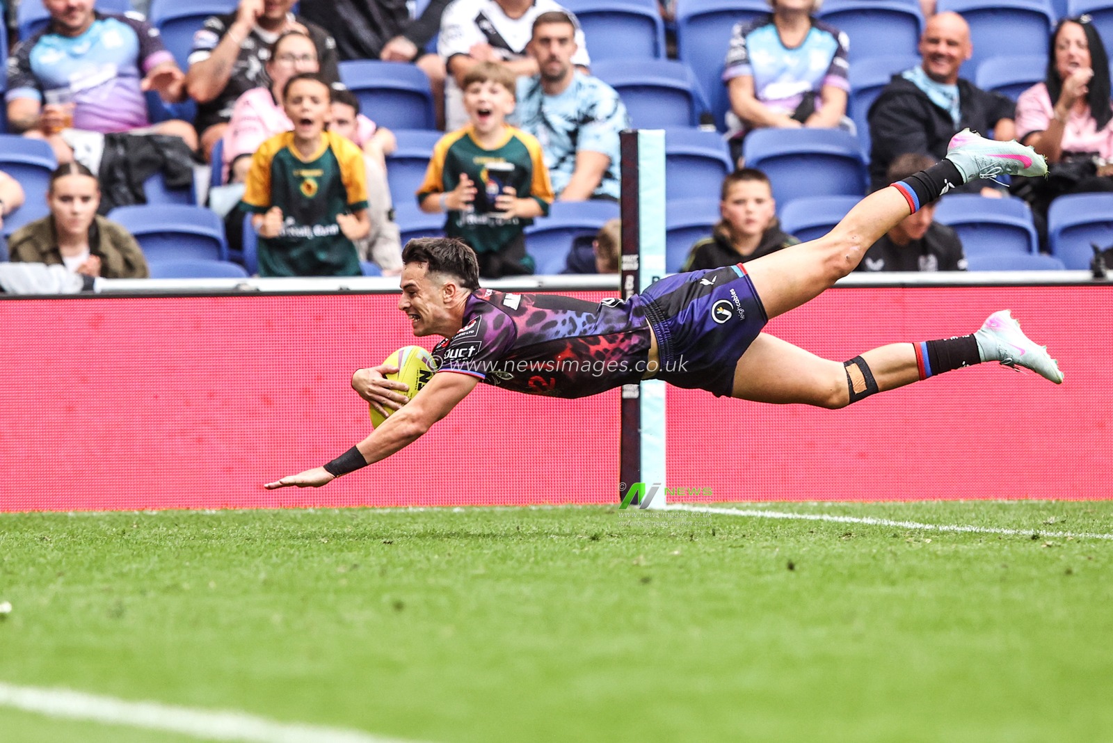 Betfred Super League Magic Weekend Leigh Leopards v Warrington Wolves
