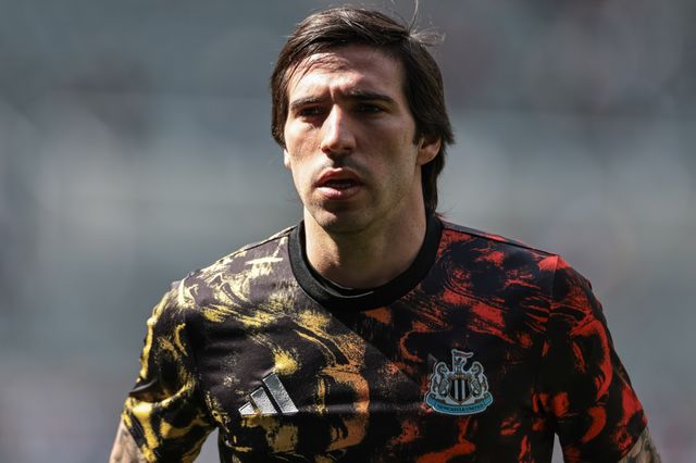 Sandro Tonali of Newcastle United in the pregame warmup session during the Premier League match Newcastle Untied vs Brighton & Hove Albion at St. James's Park, Newcastle, United Kingdom on 02 May 2026

(Photo by Mark Cosgrove/News Images)