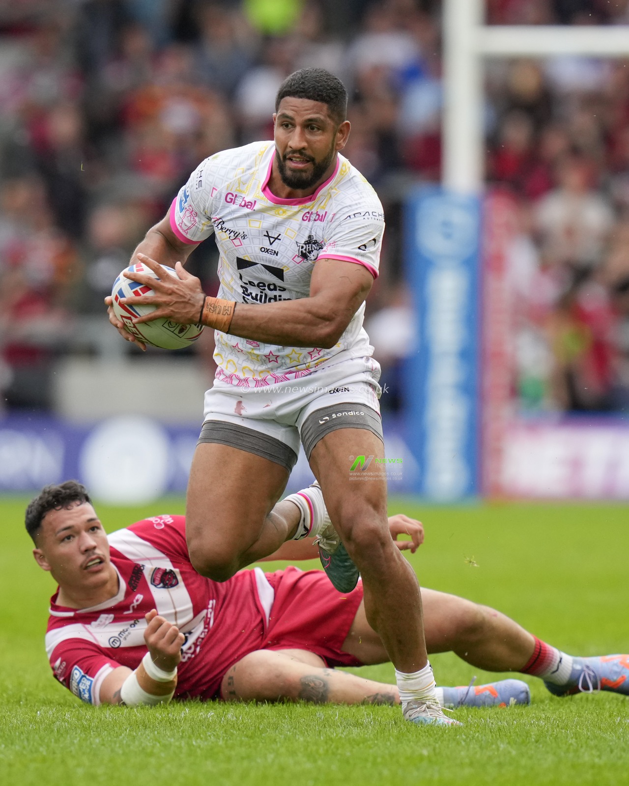 Nene Macdonald #4 of Leeds Rhinos makes a break past Tyler Dupree #16 of Salford Red Devils during the Betfred Super League Round 18 match Salford Red Devils vs Leeds Rhinos at AJ Bell Stadium, Eccles, United Kingdom, 9th July 2023

(Photo by Steve Flynn/News Images)