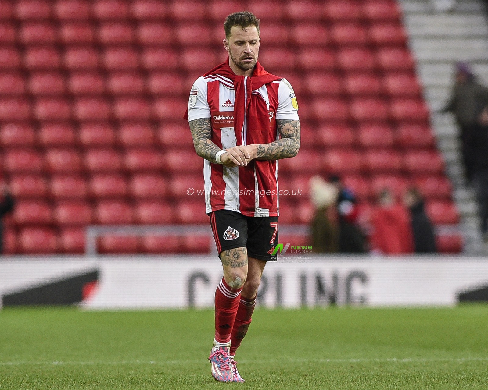 22nd February 2020, Stadium Of Light, Sunderland, England; Sky Bet League 1, Sunderland v Bristol Rovers : Chris Maguire (7) of Sunderland applauds the fans at full-time