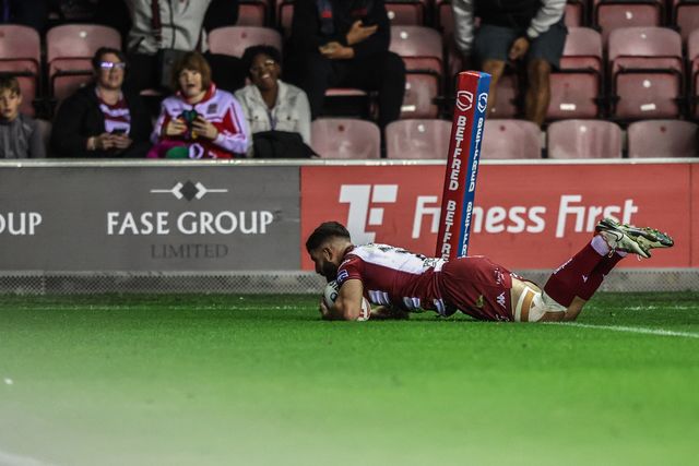 Abbas Miski of Wigan Warriors goes over for a try to make it 38-0 during the Betfred Super League Round 26 match Wigan Warriors vs Castleford Tigers at The Brick Community Stadium, Wigan, United Kingdom, 12th September 2025

(Photo by Alfie Cosgrove/News Images)