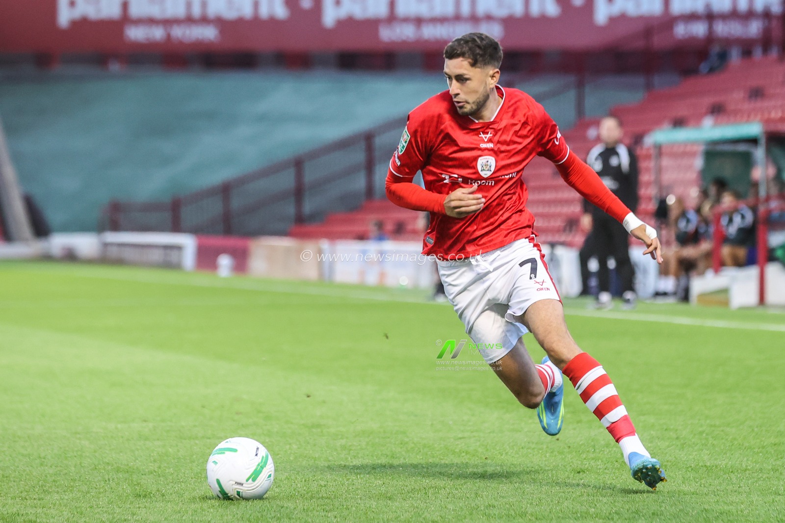 Corey O'Keeffe of Barnsley breaks with the ball during the Carabao Cup round 2 match Barnsley vs Crewe Alexandra at Oakwell, Barnsley, United Kingdom on 25 August 2026

(Photo by Alfie Cosgrove/News Images)