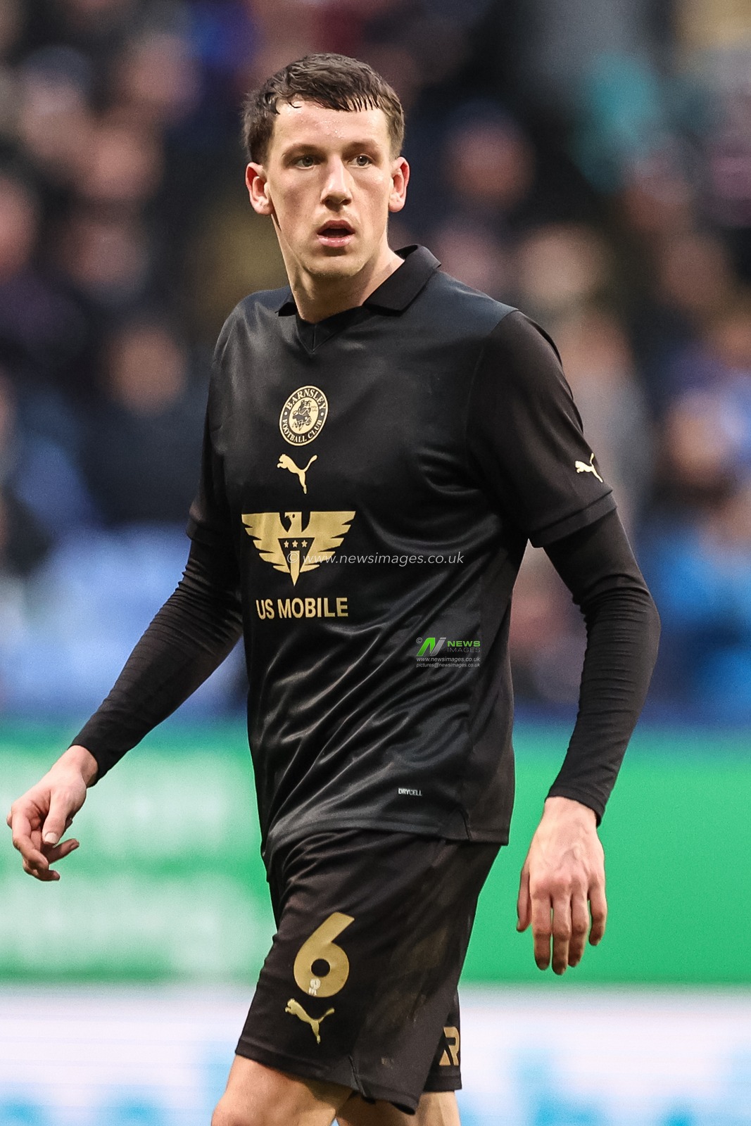 MaÃ«l de Gevigney of Barnsley during the Sky Bet League 1 match Bolton Wanderers vs Barnsley at Toughsheet Community Stadium, Bolton, United Kingdom, 3rd February 2024

(Photo by Mark Cosgrove/News Images)