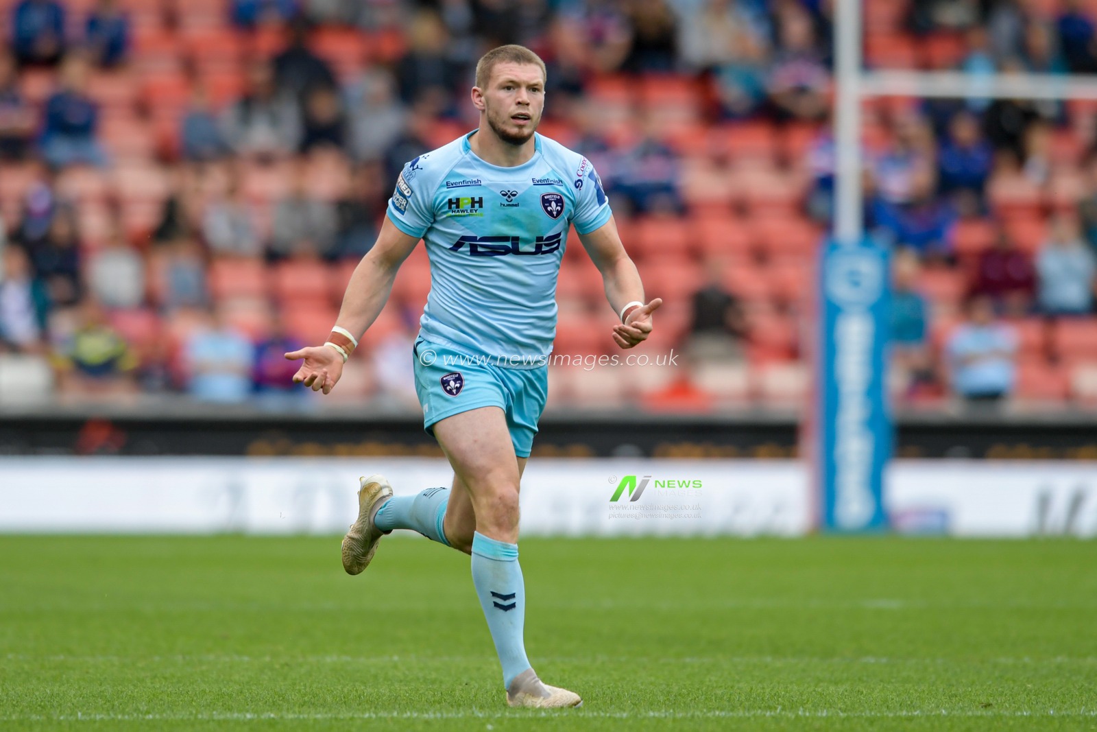 James Batchelor (16) of Wakefield Trinity in action during the game