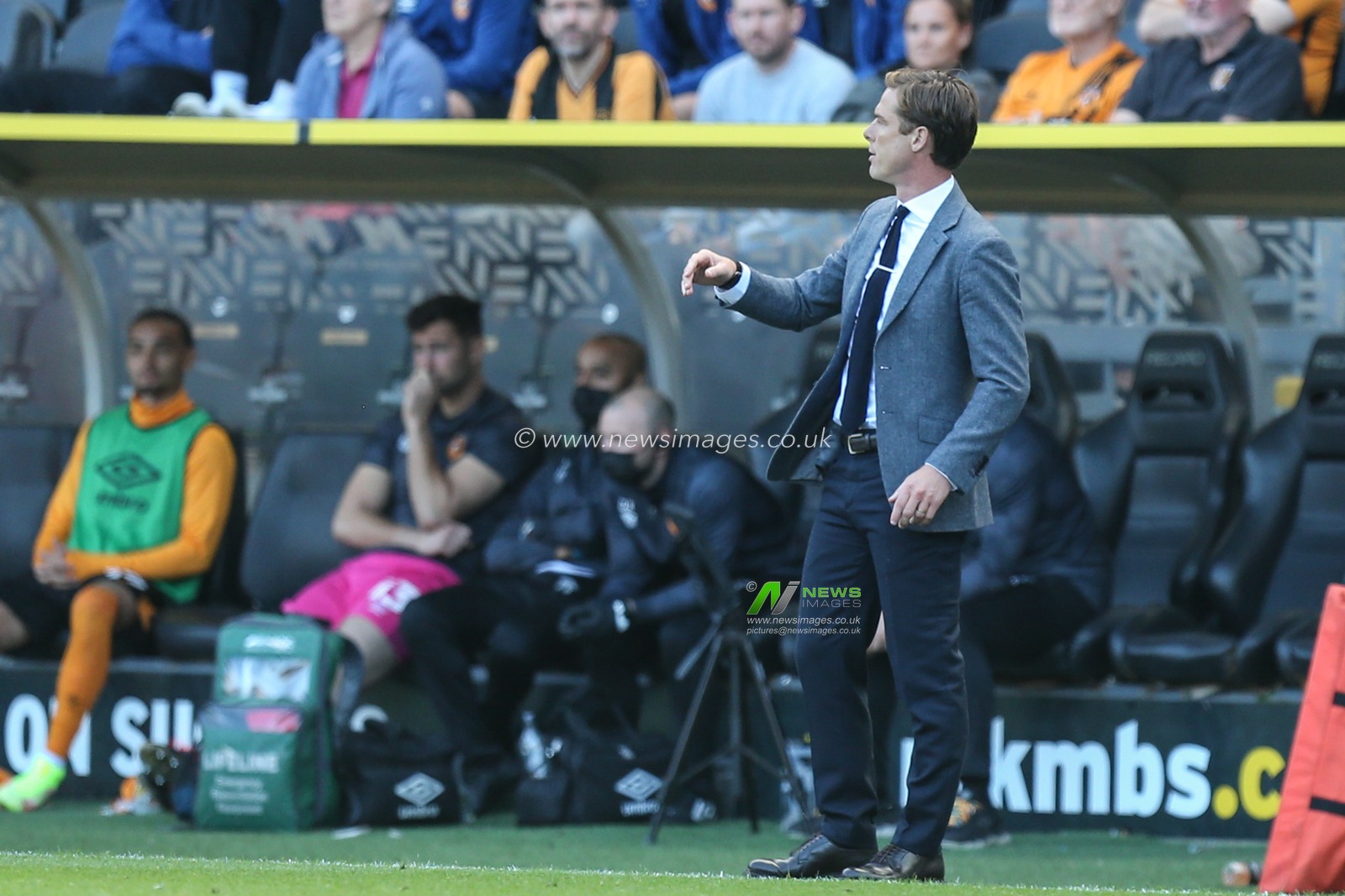 Scott Parker manager of Bournemouth shouts instructions