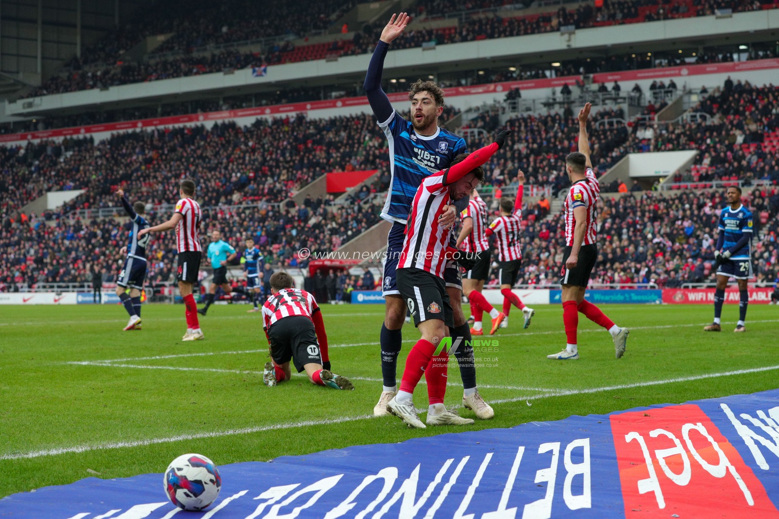 Matt Crooks #25 of Middlesbrough gestures and reacts during the Sky Bet Championship match Sunderland vs Middlesbrough at Stadium Of Light, Sunderland, United Kingdom, 22nd January 2023

(Photo by James Heaton/News Images)