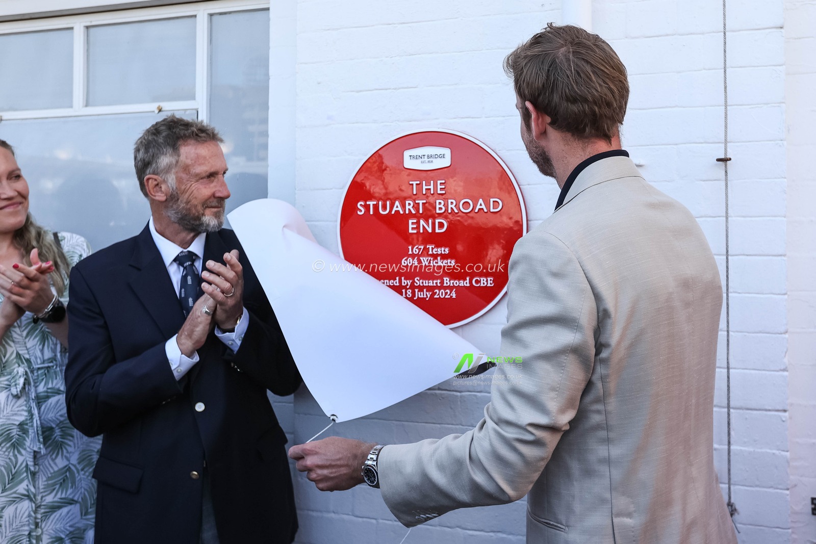 Stuart Broad CBE unveils a plaque as Edgbaston as The pavilion end is re-named The Stuart Broad End during the 2nd Rothesay Test Match match England vs West Indies at Trent Bridge, Nottingham, United Kingdom, 18th July 2024

(Photo by Mark Cosgrove/News Images)