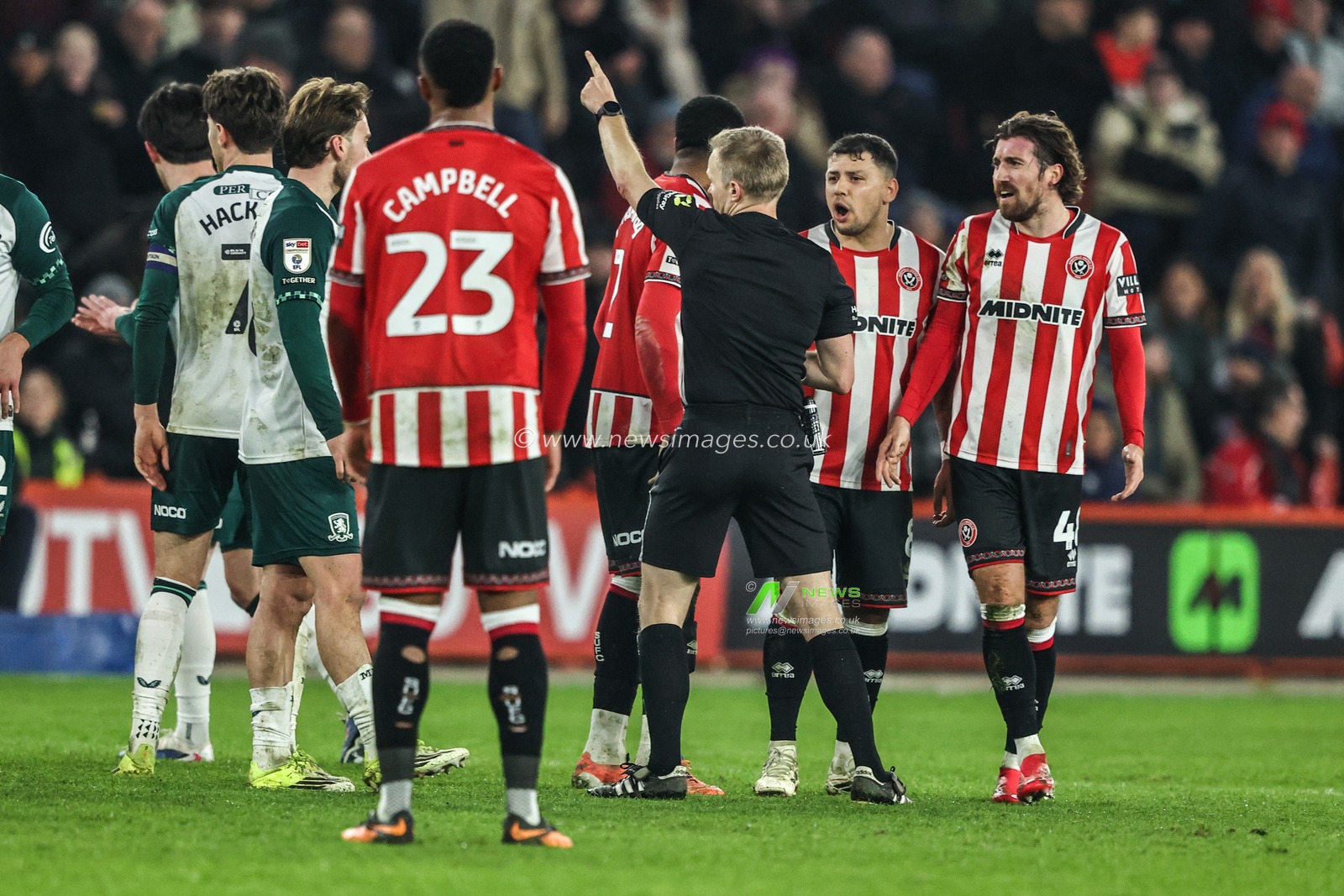 Referee Gavin Ward gives a red card to Joe Rothwell of Sheffield United during the Sky Bet Championship match Sheffield United vs Middlesbrough at Bramall Lane, Sheffield, United Kingdom on 09 February 2026

(Photo by Alfie Cosgrove/News Images)