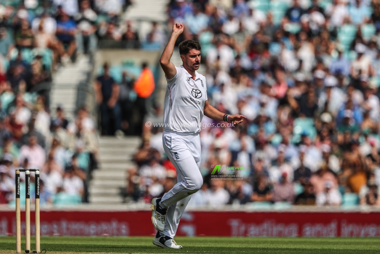 Josh Tongue of England celebrates the wicket of Karun Nair of India during the 5th Rothesay Test Match Day 2 England v India at The Kia Oval, London, United Kingdom, 1st August 2025

(Photo by Alfie Cosgrove/News Images)