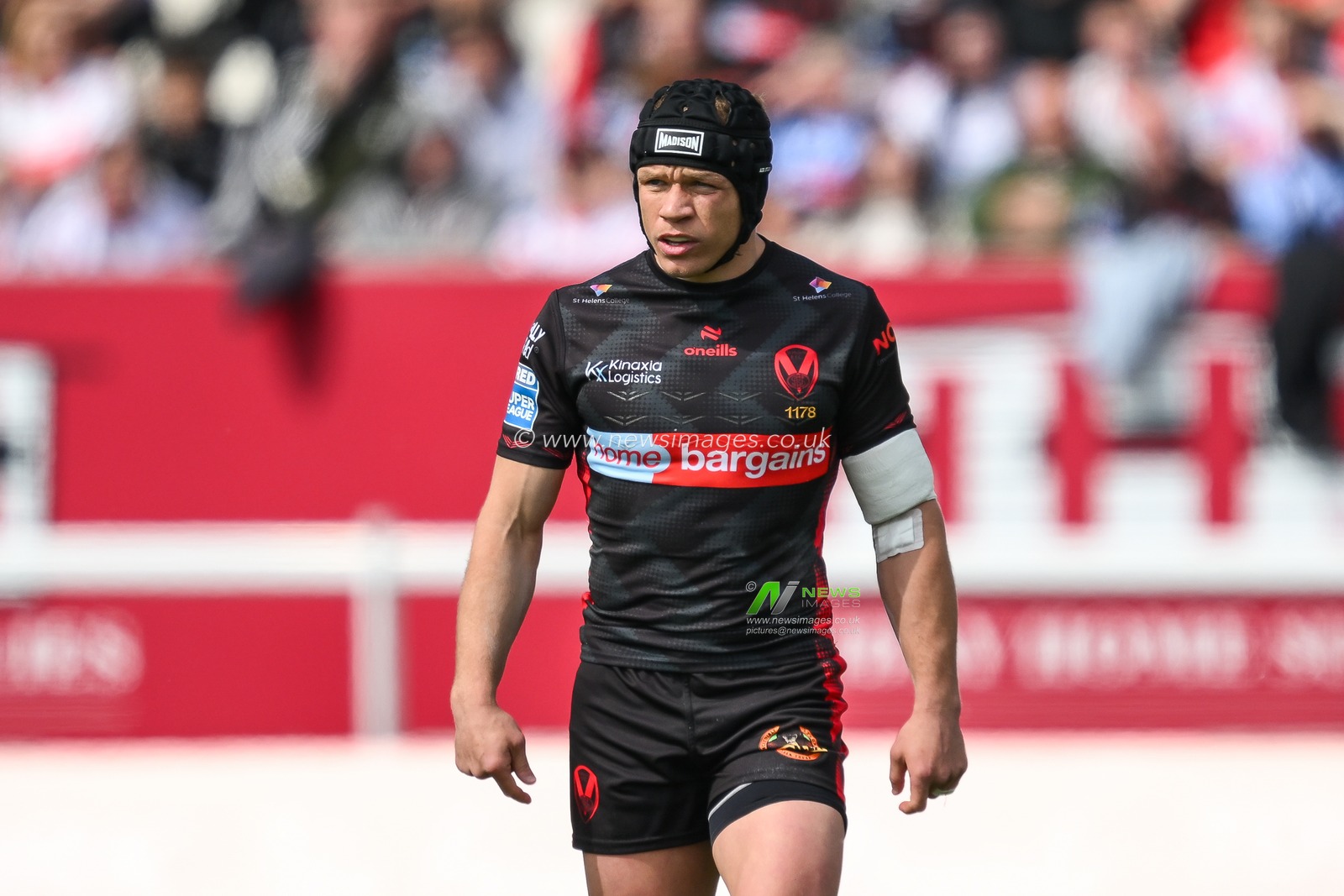 Jonny Lomax of St. Helens during the Betfred Super League Round 10 match Hull KR vs St Helens at Sewell Group Craven Park, Kingston upon Hull, United Kingdom, 4th May 2024

(Photo by Craig Thomas/News Images)
