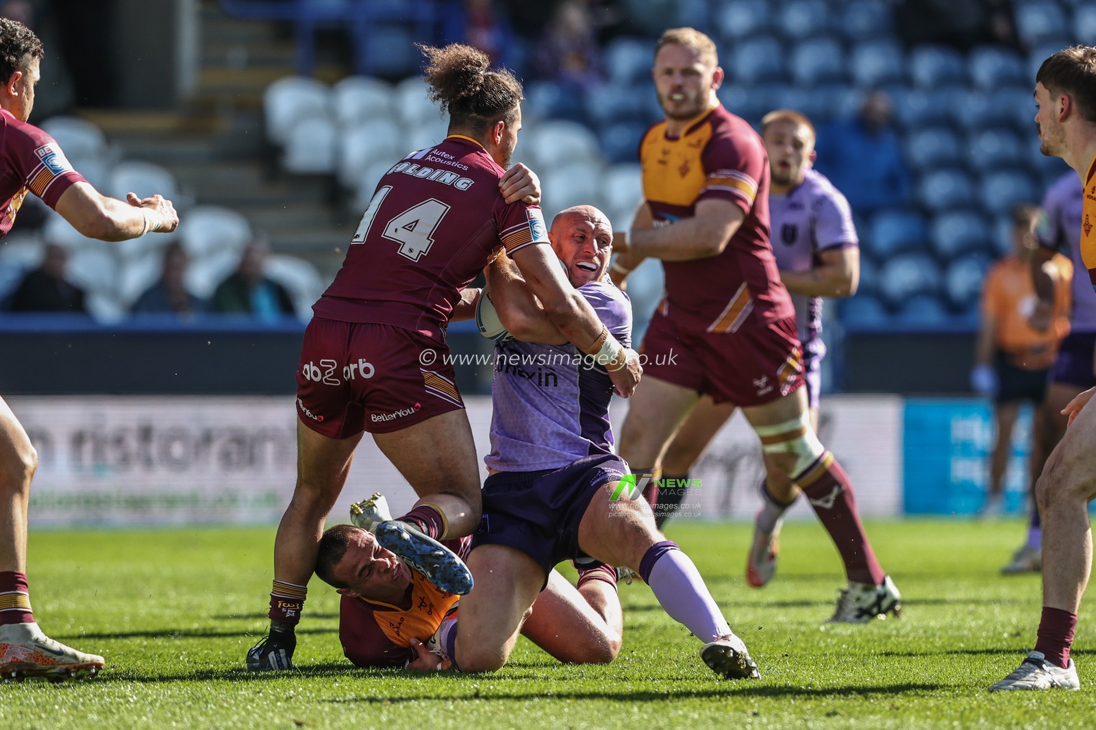 Dean Hadley of Hull KR is tackled by Ashton Golding of Huddersfield Giants during the Betfred Super League Round 6 match Huddersfield Giants vs Hull KR at John Smith's Stadium, Huddersfield, United Kingdom, 30th March 2025

(Photo by Alfie Cosgrove/News Images)