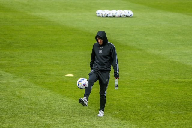 Rob Apter of Charlton Athletic arrives at the stadium prior to the Pre-season friendly match Cambridge United vs Charlton Athletic at Abbey Stadium, Cambridge, United Kingdom, 26th July 2025

(Photo by Izzy Poles/News Images)