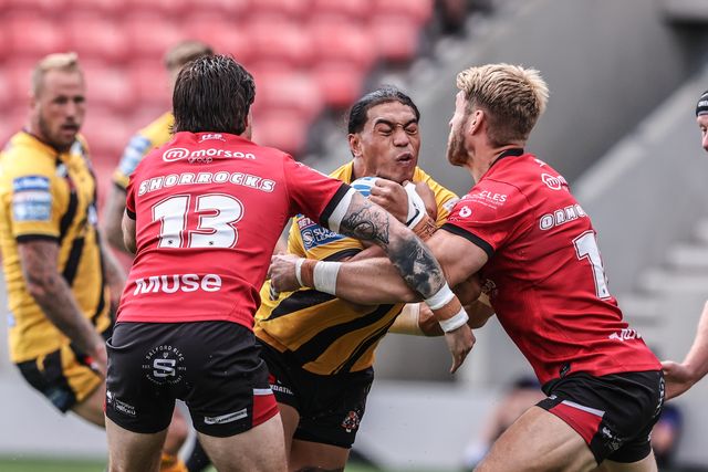 Tom Amone of Castleford Tigers is tackled during the Betfred Super League Round 18 match Salford Red Devils vs Castleford Tigers at Salford Community Stadium, Eccles, United Kingdom, 13th July 2025

(Photo by Alfie Cosgrove/News Images)