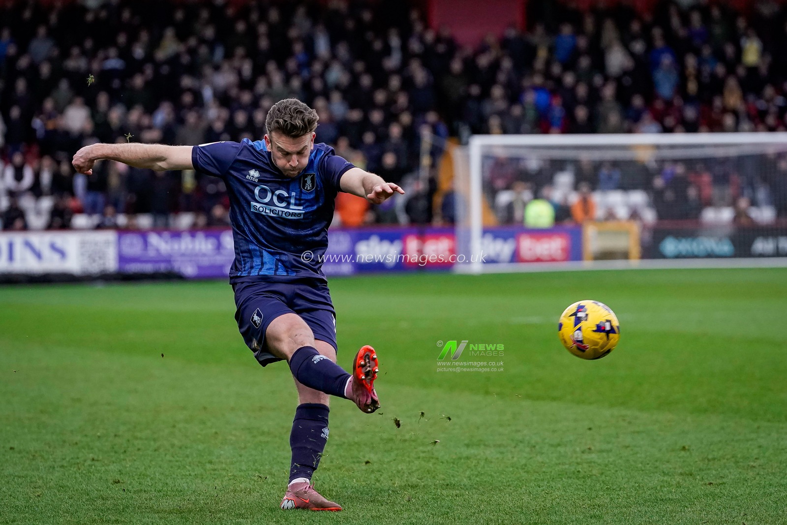 Rhys Oates of Mansfield Town crosses the ball during the Sky Bet League 1 match Stevenage vs Mansfield Town at Lamex Stadium, Stevenage, United Kingdom, 24th January 2026

(Photo by Maynard Manyowa/News Images)