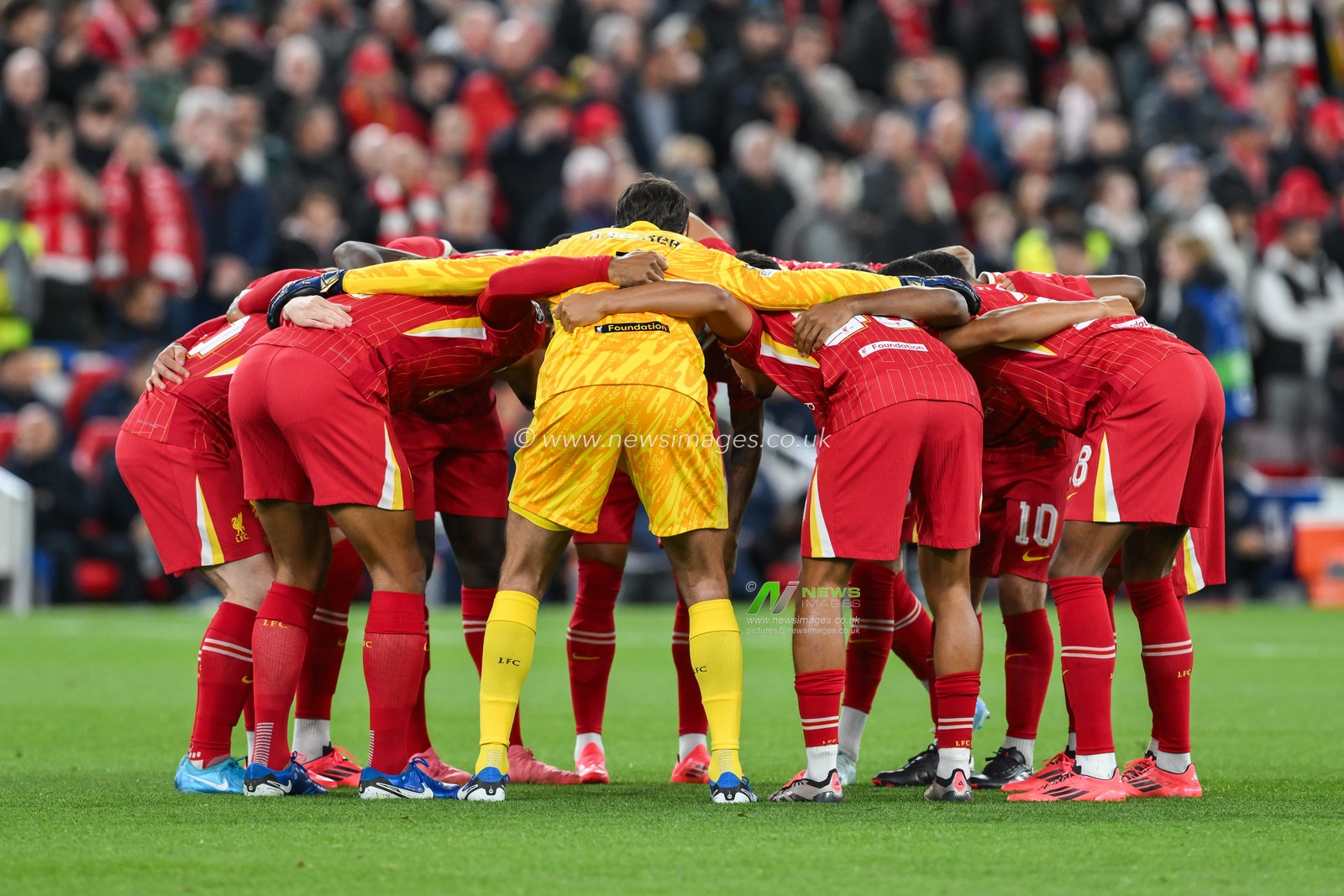 Liverpool enter a huddle prior to the UEFA Champions League  - League Stage match Liverpool vs Bologna at Anfield, Liverpool, United Kingdom, 2nd October 2024

(Photo by Craig Thomas/News Images)
