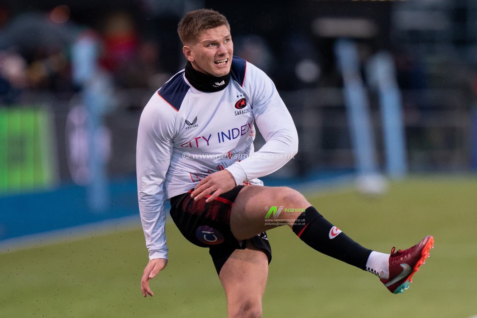 Owen Farrell #10 of Saracens warming up prior to the Gallagher Premiership match Saracens vs Exeter Chiefs at StoneX Stadium, London, United Kingdom, 31st December 2022

(Photo by Richard Washbrooke/News Images)