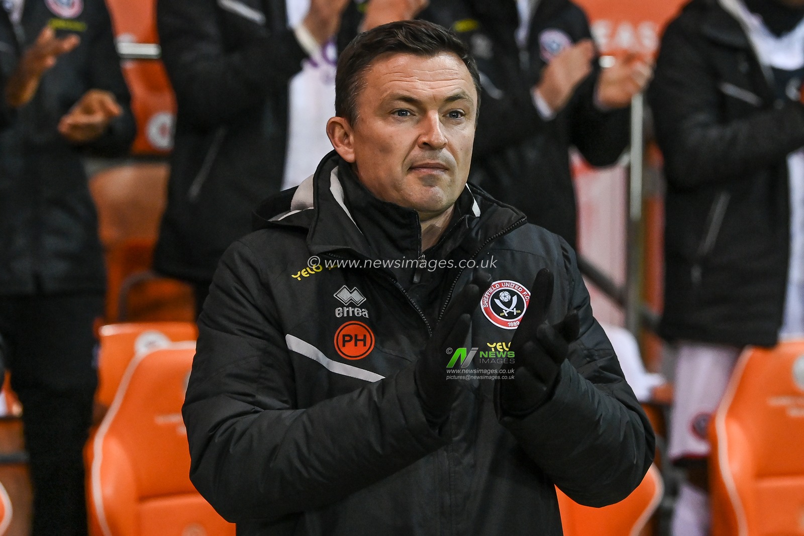 Paul Heckingbottom Manager of Sheffield United pays his respects tp Pele during the minutes applauds before the Sky Bet Championship match Blackpool vs Sheffield United at Bloomfield Road, Blackpool, United Kingdom, 29th December 2022

(Photo by Craig Thomas/News Images)