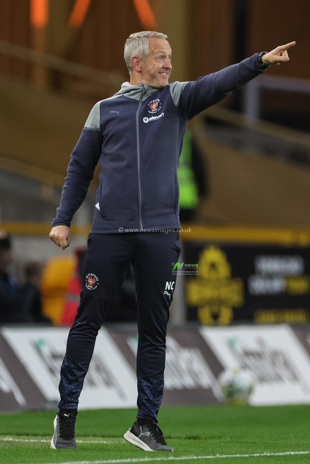 Neil Critchley head coach of Blackpool gives his team instructions during the Carabao Cup match Wolverhampton Wanderers vs Blackpool at Molineux, Wolverhampton, United Kingdom, 29th August 2023

(Photo by Mark Cosgrove/News Images)