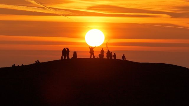 Sunrise hikers walk to the summit of Mam Tor as they watch the sunrise and admire the cloud inversion in the Hope Valley at Mam Tor in the Peak District at Mam Tor, Castleton, United Kingdom on 21 March 2026

(Photo by Mark Cosgrove/News Images)