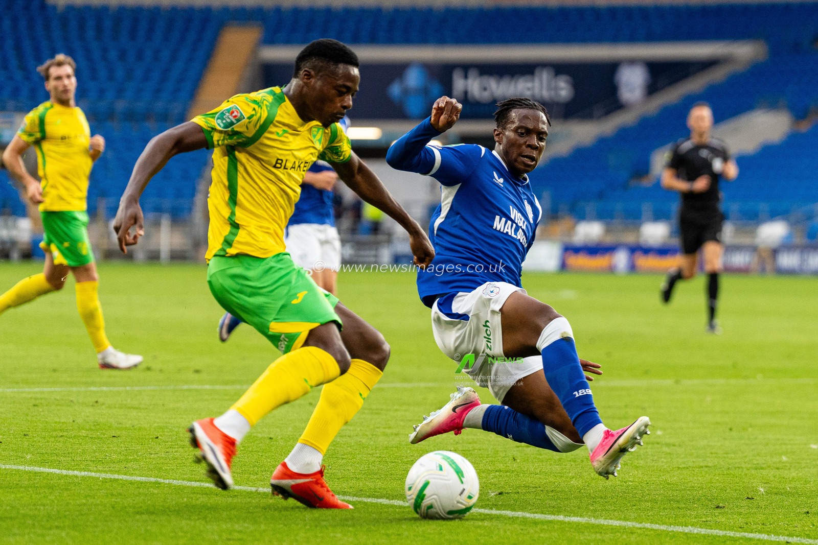 Anthony Musaba of Norwich City under pressure from Ronan Kpakio of Cardiff City during the Carabao Cup round 2 match Cardiff City vs Norwich City at Cardiff City Stadium, Cardiff, United Kingdom on 25 August 2026

(Photo by Andrew Lewis/News Images)