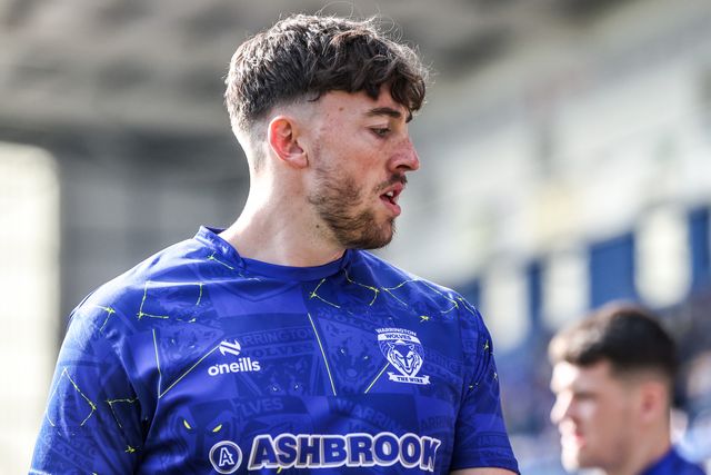 Matty Ashton of Warrington Wolves in the pre-game warm up during the Betfred Super League round 5 match Warrington Wolves vs Castleford Tigers at The Halliwell Jones Stadium, Warrington, United Kingdom on 21 March 2026

(Photo by Alfie Cosgrove/News Images)