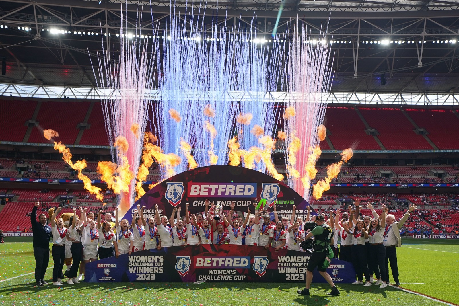 St. Helens Women lift the BetFred Women's Challenge Cup trophy after the Betfred Womens Challenge Cup Final match Leeds Rhinos vs St Helens at Wembley Stadium, London, United Kingdom, 12th August 2023

(Photo by Steve Flynn/News Images)