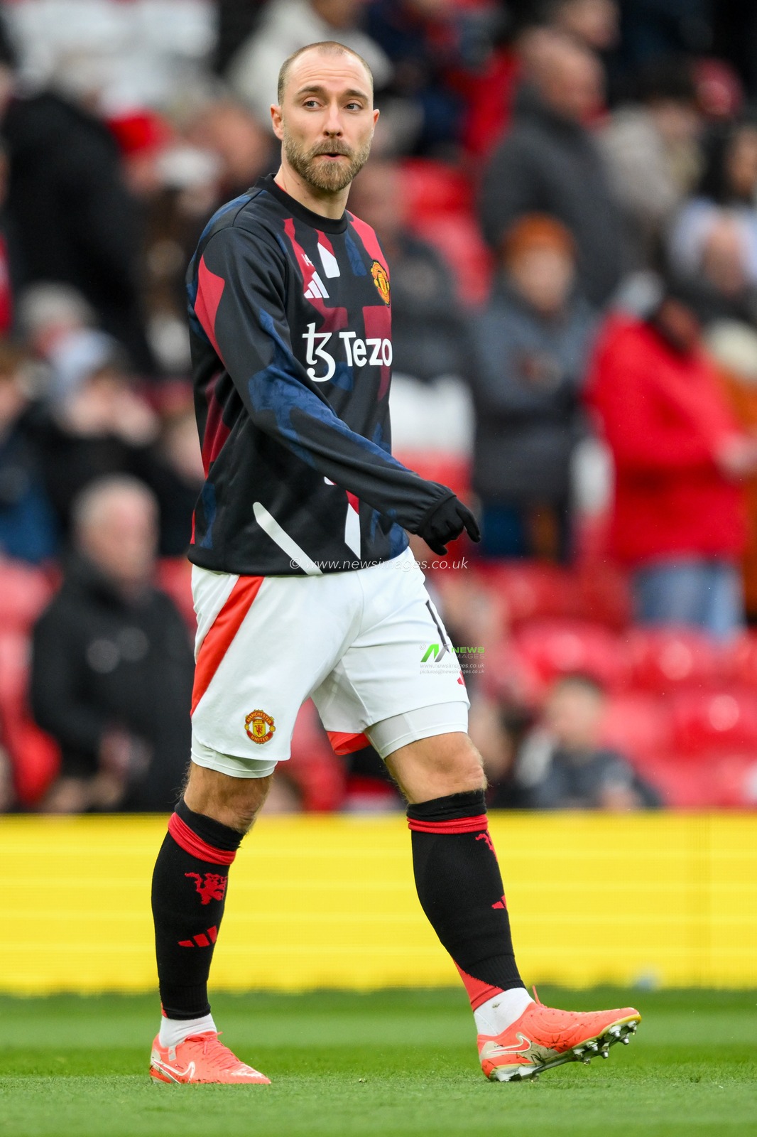 Christian Eriksen of Manchester United warms up prior to the Emirates FA Cup 5th Round match Manchester United vs Fulham at Old Trafford, Manchester, United Kingdom, 2nd March 2025

(Photo by Craig Thomas/News Images)