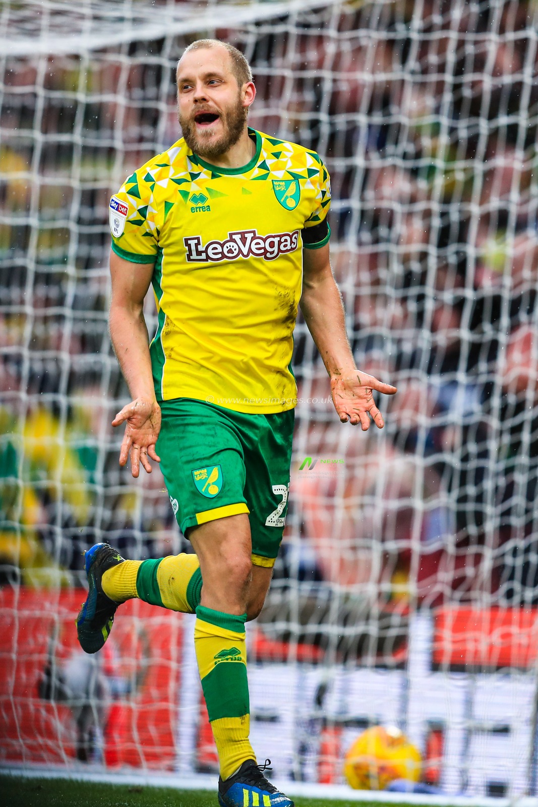 10th February 2019, Carrow Road, Norfolk, England; Sky Bet Championship, Norwich City vs Ipswich Town ;  Teemu Pukki (22) of Norwich City celebrates his second goal to make it 3-0

Credit: Georgie Kerr/News Images

English Football League images are subject to DataCo Licence